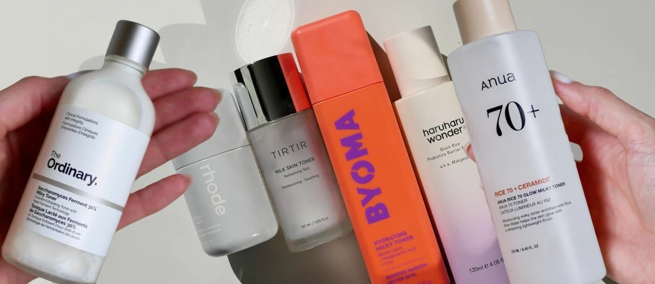 Suchá a mdlá pleť? Pomôže ti milky toner: Porovnali sme známe značky ako Rhode, TIRTIR, Byoma, The Ordinary